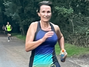 Karen Dixon in full flight in the handicap race