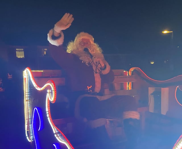 Video: Father Christmas spotted in Farnham on 2022 Santa’s Sleigh tour