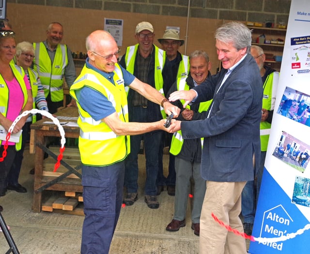 East Hampshire MP Damian Hinds opens new Alton Men's Shed