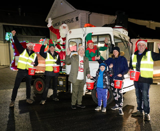 Santa's Sleigh tour of Farnham raises £4,000 for the Foodbank