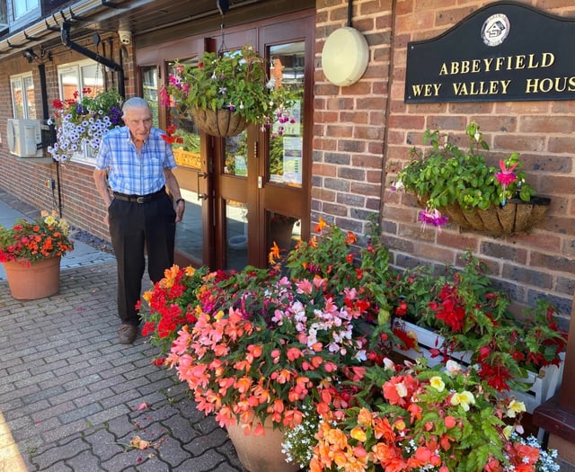 War hero and Farnham in Bloom stalwart Frank Rhodes dies at 100