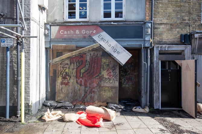 ALTON HAMPSHIRE: The centre of Alton in Hampshire is turned into an apocalyptic landscape (apparently to resemble Liverpool)  for the filming of the Gerard Butler movie Greenland. Photograph By Chris Gorman / Big Ladder 7th May 2024.