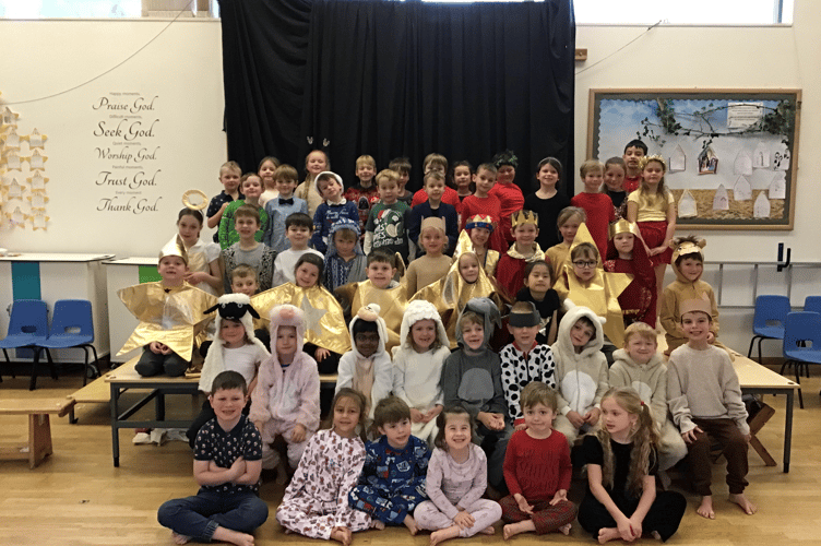 Year 1 Oak and Year 2 Larch classes, Key Stage 1 nativity A King is Born!, St Lawrence CE Primary School, Alton, December 16th 2024.